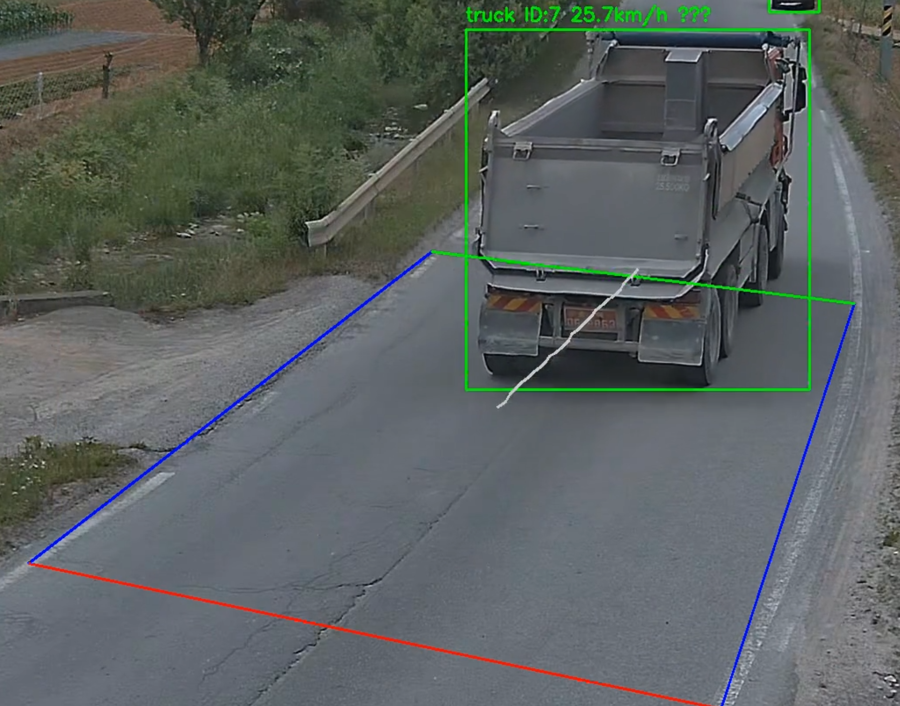 과속 탐지 차량 기반 속도 측정 장면
